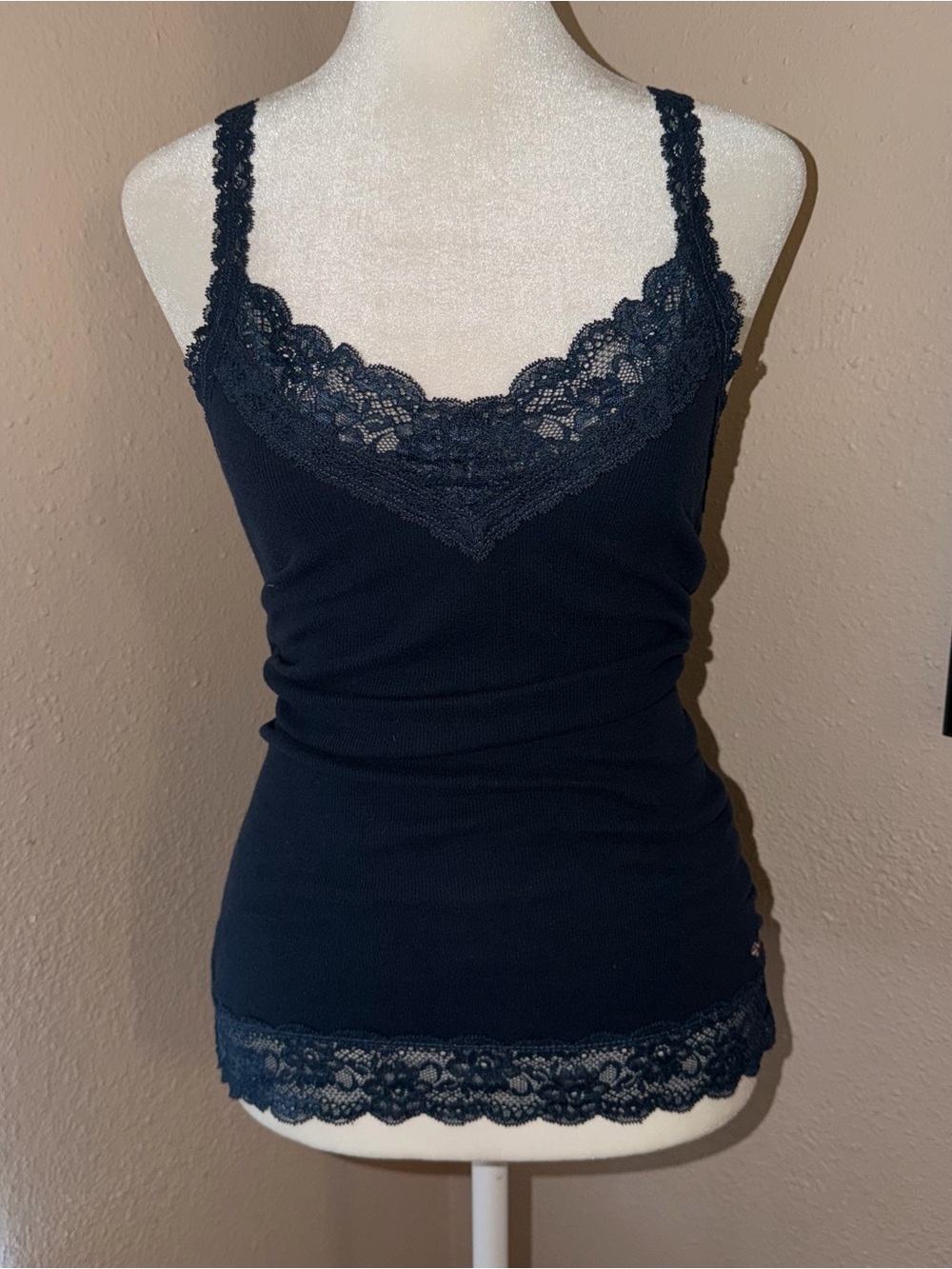 Vintage Y2K Hollister 2000s Lace Trim V Neck Cami Tank Top